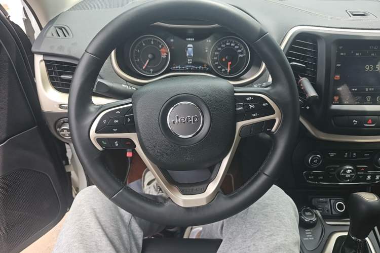 Used Jeep Cherokee 2017 2.4L Excellence Edition Steering Wheel
