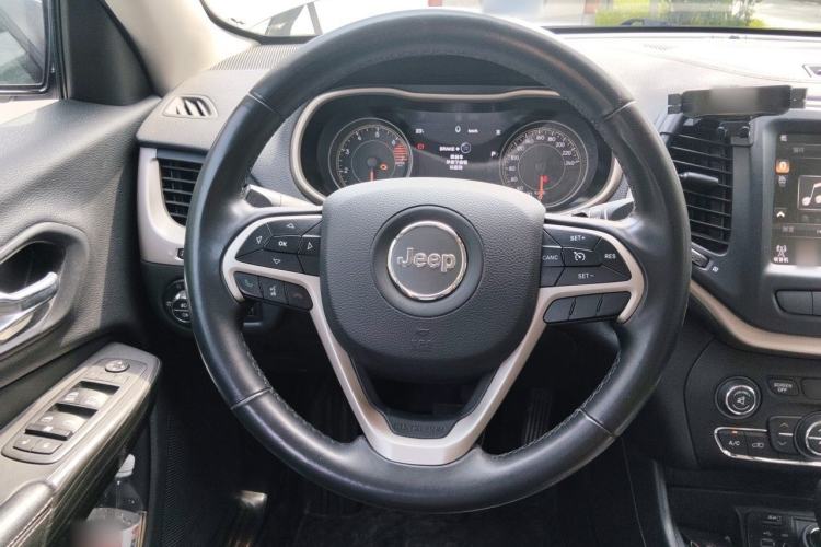 Used Jeep Cherokee 2017 2.0L Superior Edition Steering Wheel