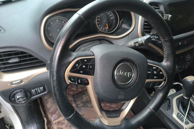 Used Jeep Cherokee 2017 2.0L Superior Edition Steering Wheel