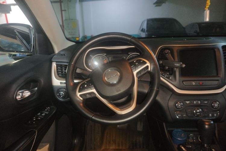 Used Jeep Cherokee 2017 2.4L Leading Edition Steering Wheel