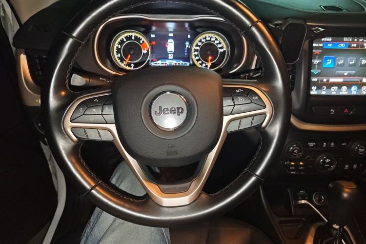 Used Jeep Cherokee 2017 2.0L Superior Edition Steering Wheel