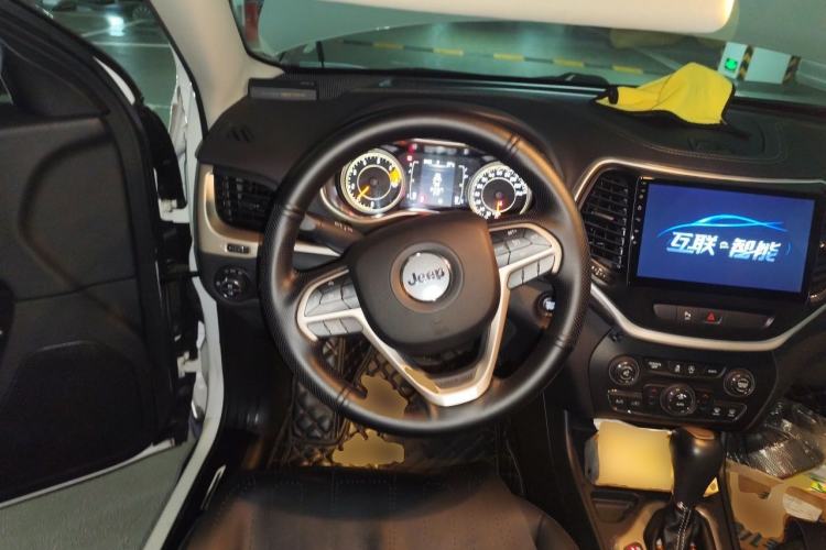 Used Jeep Cherokee 2017 2.4L Leading Edition Steering Wheel