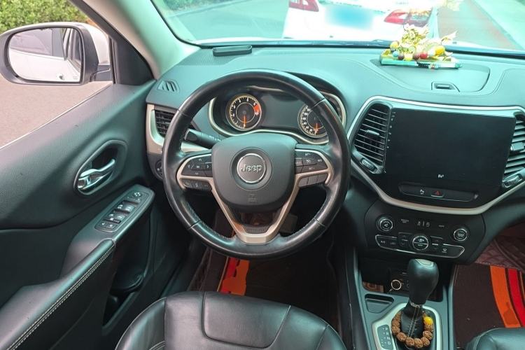 Used Jeep Cherokee 2017 2.0L Superior Edition Steering Wheel