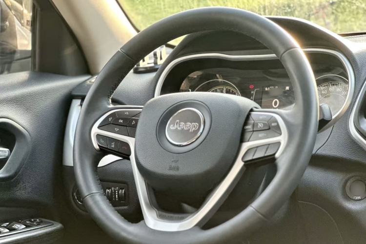 Used Jeep Cherokee 2017 2.4L Leading Edition Steering Wheel