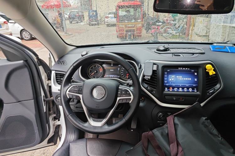 Used Jeep Cherokee 2017 2.0L Superior Edition Steering Wheel