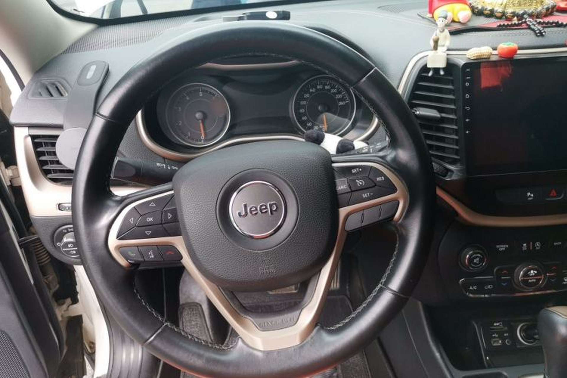 Used Jeep Cherokee 2017 2.0L Superior Edition Steering Wheel