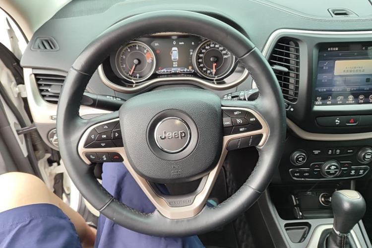 Used Jeep Cherokee 2017 2.0L Superior Edition Steering Wheel