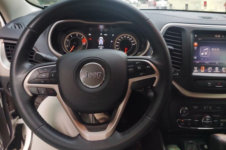 Used Jeep Cherokee 2017 2.0L Superior Edition Steering Wheel