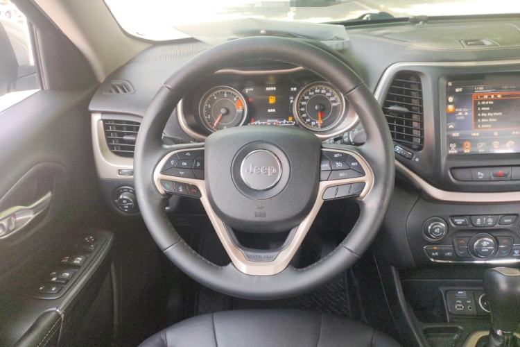 Used Jeep Cherokee 2017 2.0L Superior Edition Steering Wheel