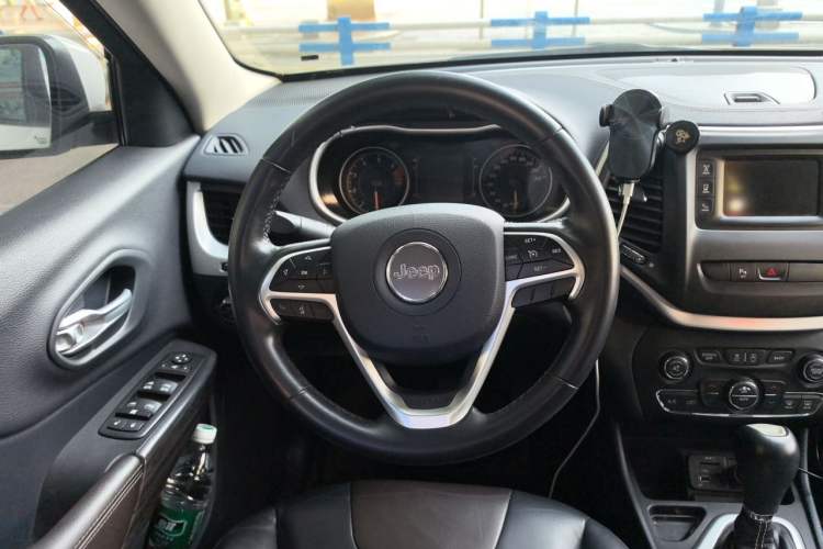 Used Jeep Cherokee 2017 2.4L Leading Edition Steering Wheel