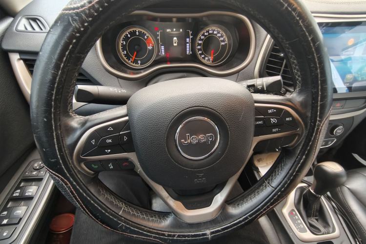 Used Jeep Cherokee 2017 2.4L Leading Edition Steering Wheel