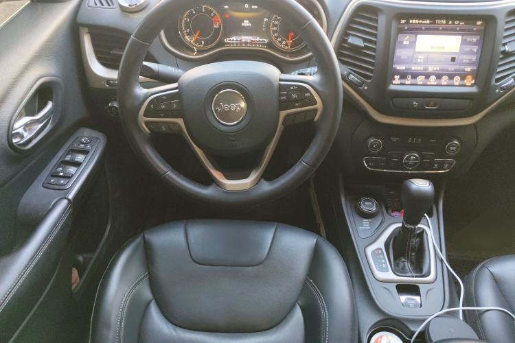 Used Jeep Cherokee 2017 2.4L Professional Smart Edition Steering Wheel