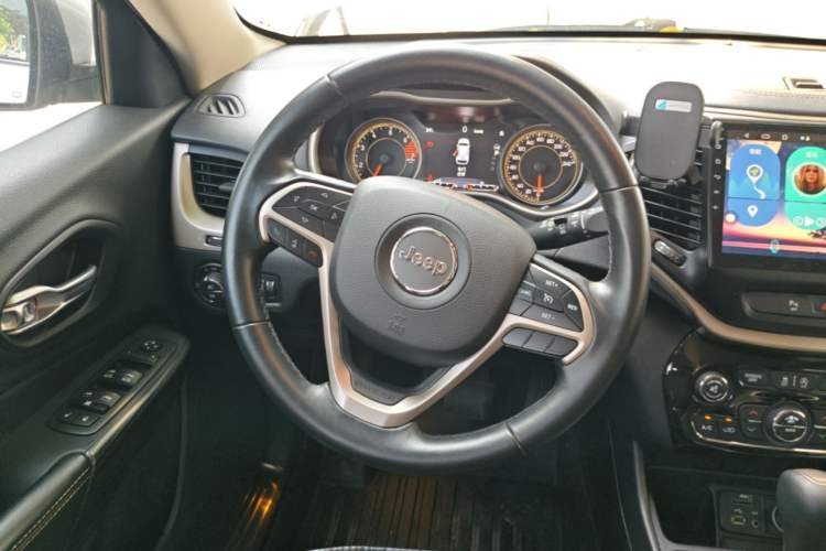 Used Jeep Cherokee 2017 2.0L Superior Edition Steering Wheel
