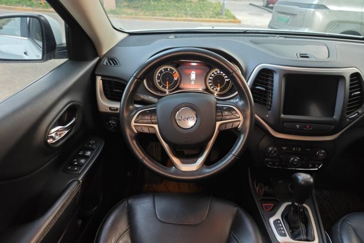 Used Jeep Cherokee 2017 2.4L Leading Smart Edition Steering Wheel