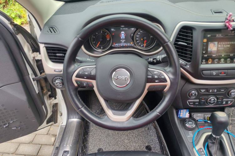 Used Jeep Cherokee 2017 2.4L Professional Smart Edition Steering Wheel