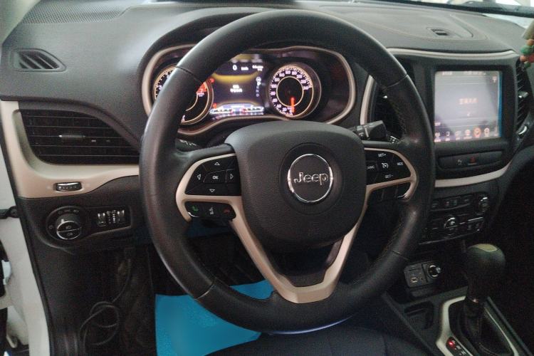 Used Jeep Cherokee 2017 2.0L Superior Edition Steering Wheel