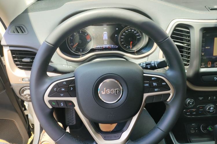 Used Jeep Cherokee 2017 2.0L Superior Edition Steering Wheel