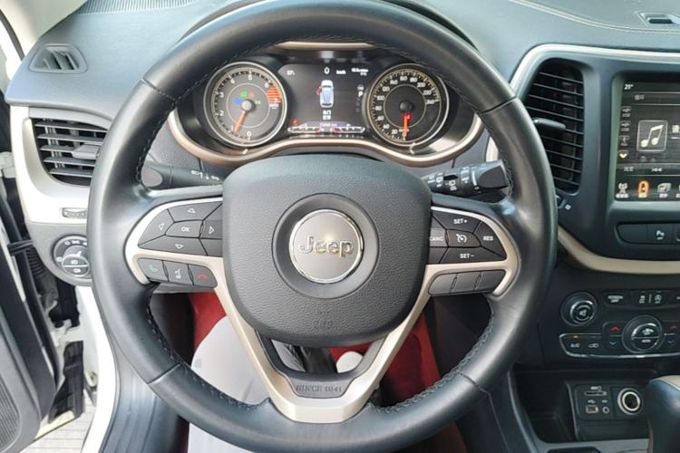 Used Jeep Cherokee 2017 2.0L Superior Edition Steering Wheel