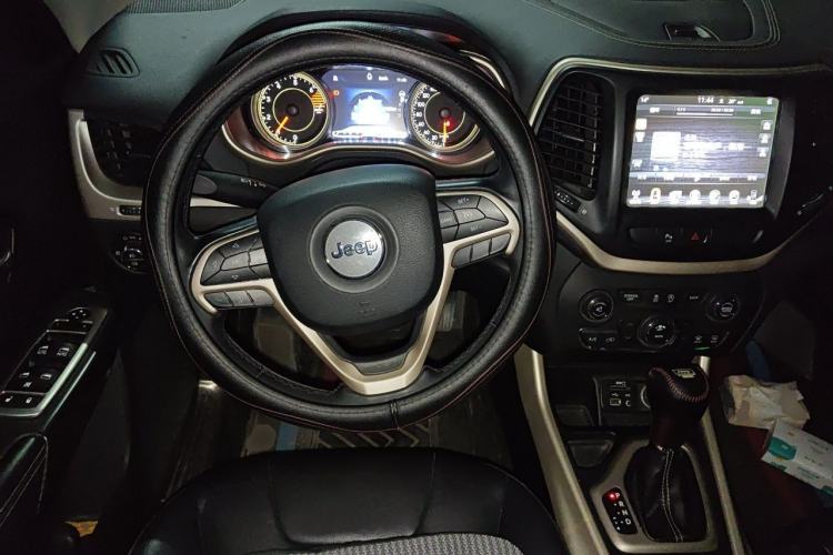 Used Jeep Cherokee 2017 2.0L Superior Edition Steering Wheel
