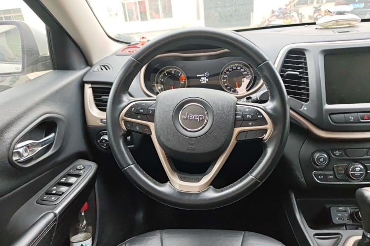 Used Jeep Cherokee 2017 2.0L Superior Edition Steering Wheel