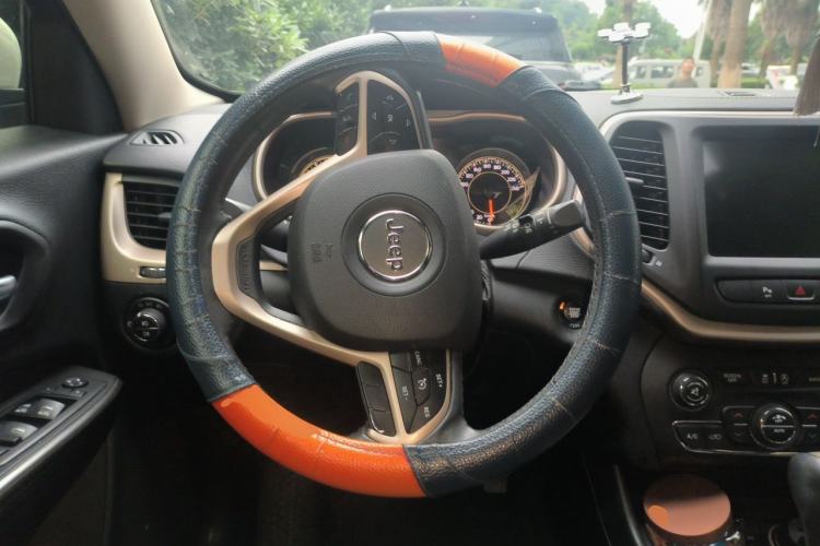 Used Jeep Cherokee 2017 2.0L Superior Edition Steering Wheel