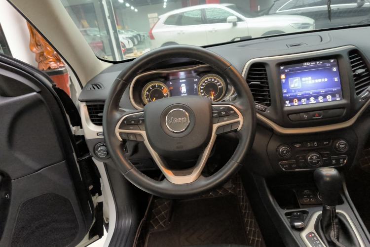 Used Jeep Cherokee 2017 2.0L Superior Edition Steering Wheel
