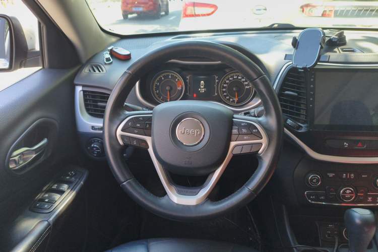Used Jeep Cherokee 2017 2.4L Leading Edition Steering Wheel