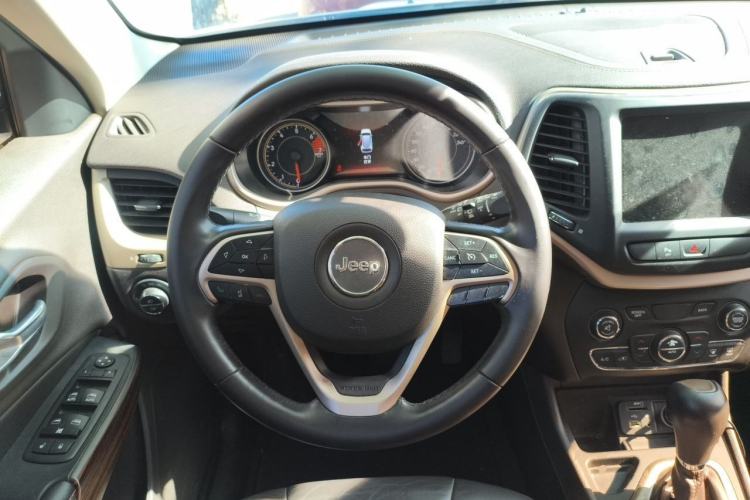 Used Jeep Cherokee 2017 2.0L Superior Edition Steering Wheel