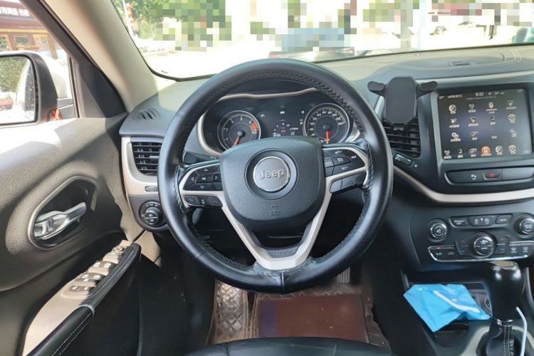Used Jeep Cherokee 2017 2.0L Superior Edition Steering Wheel
