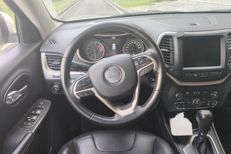 Used Jeep Cherokee 2017 2.4L Leading Smart Edition Steering Wheel