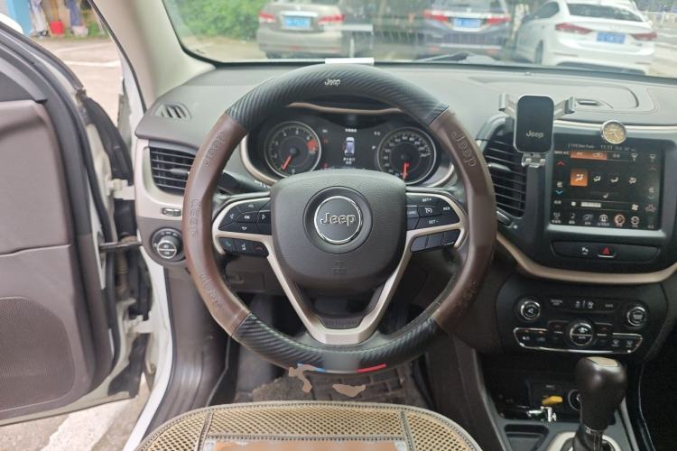Used Jeep Cherokee 2017 2.0L Superior Edition Steering Wheel