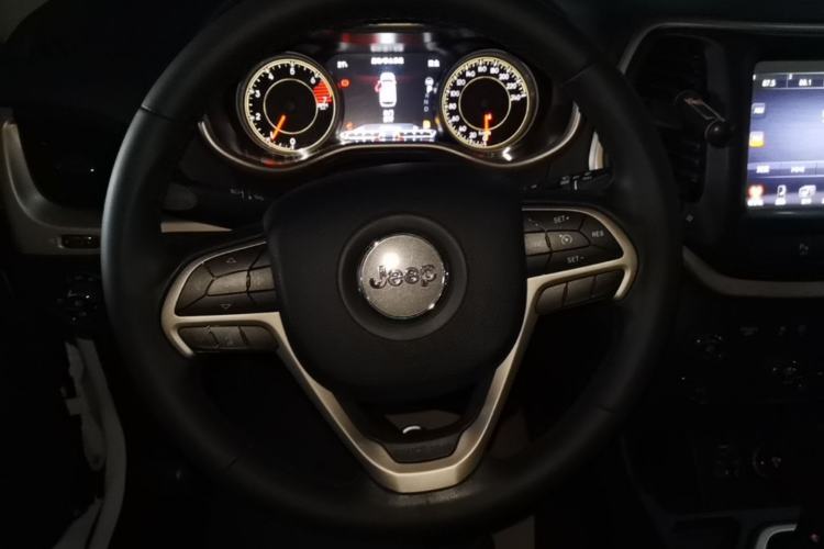 Used Jeep Cherokee 2017 2.0L Superior Edition Steering Wheel