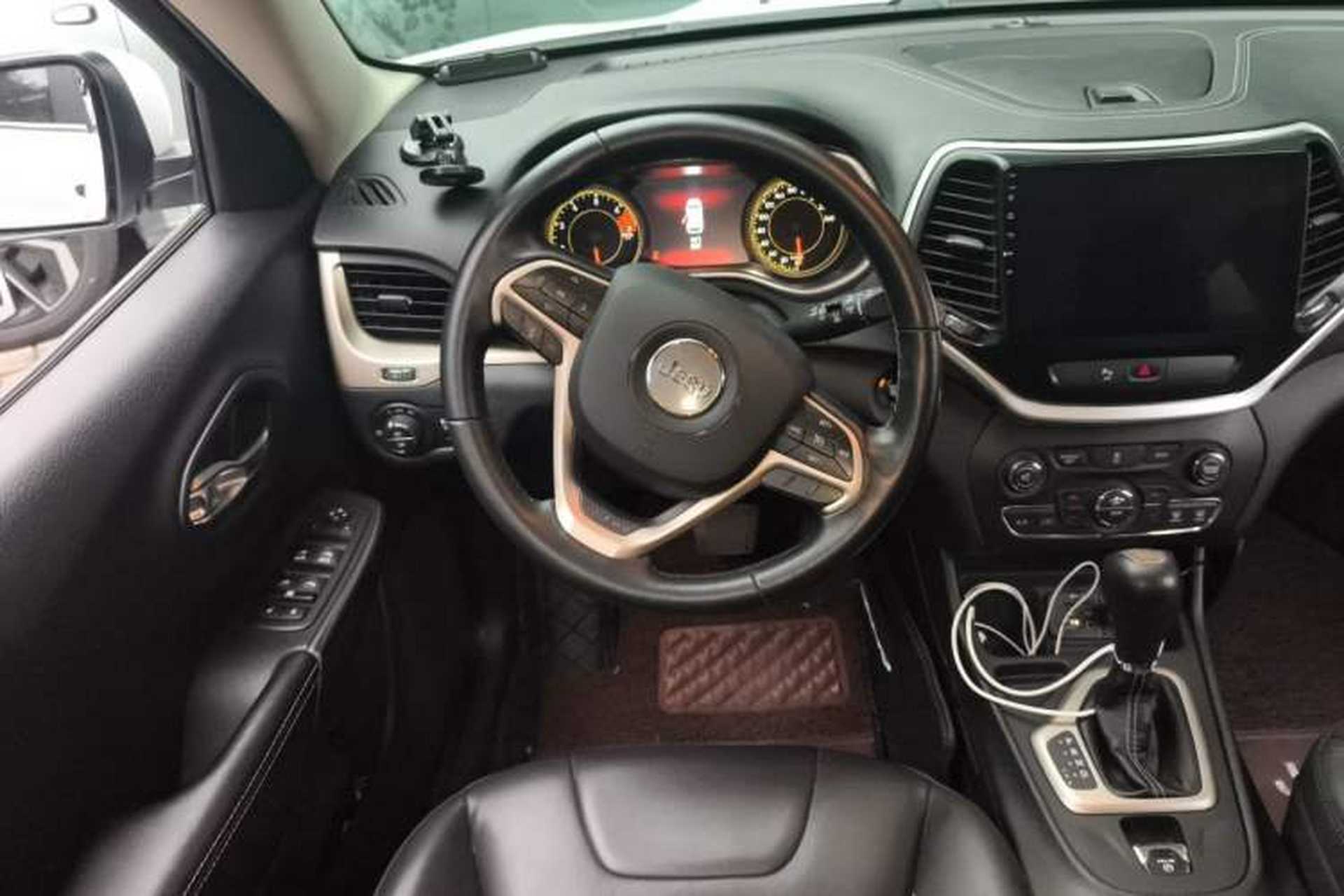 Used Jeep Cherokee 2017 2.0L Superior Edition Steering Wheel