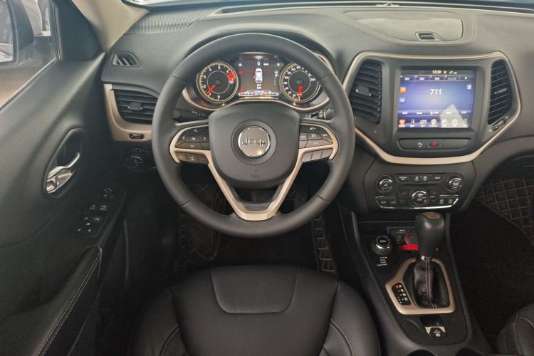 Used Jeep Cherokee 2017 2.4L Professional Smart Edition Steering Wheel