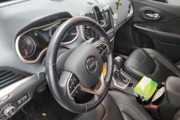 Used Jeep Cherokee 2017 2.0L Superior Edition Steering Wheel