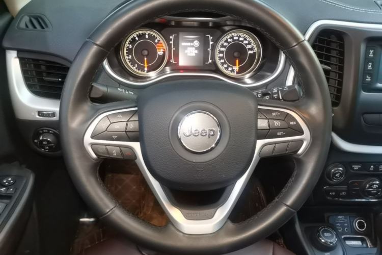 Used Jeep Cherokee 2017 2.4L Professional Edition Steering Wheel