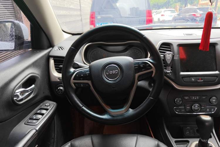 Used Jeep Cherokee 2017 2.0L Superior Edition Steering Wheel