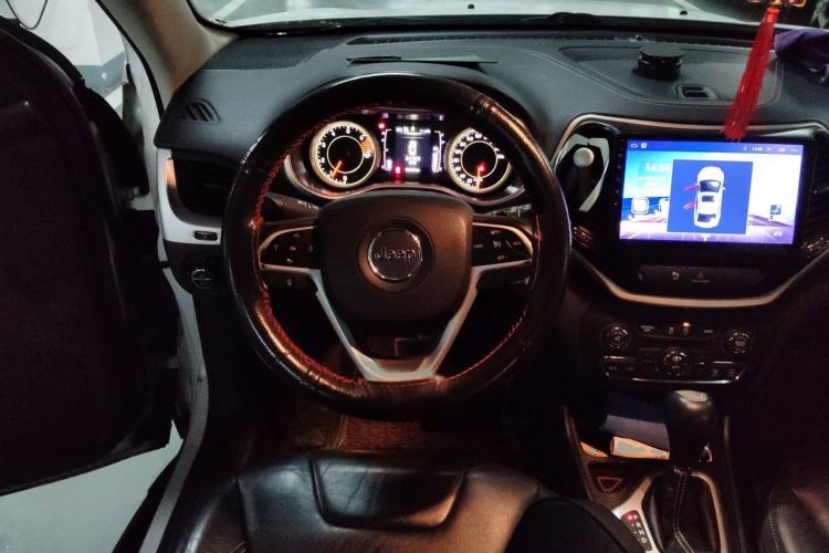 Used Jeep Cherokee 2017 2.4L Leading Edition Steering Wheel