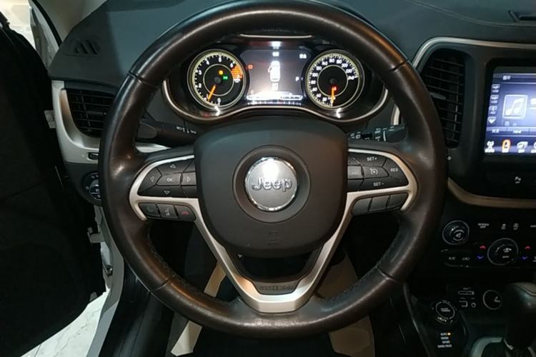 Used Jeep Cherokee 2017 2.4L Professional Smart Edition Steering Wheel