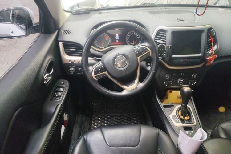 Used Jeep Cherokee 2017 2.0L Superior Edition Steering Wheel