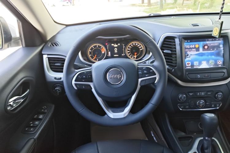 Used Jeep Cherokee 2017 2.4L Leading Edition Steering Wheel