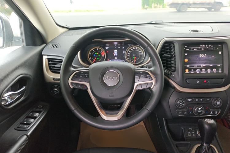 Used Jeep Cherokee 2017 2.0L Superior Edition Steering Wheel