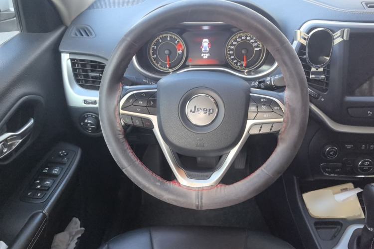 Used Jeep Cherokee 2017 2.0L Superior Edition Steering Wheel