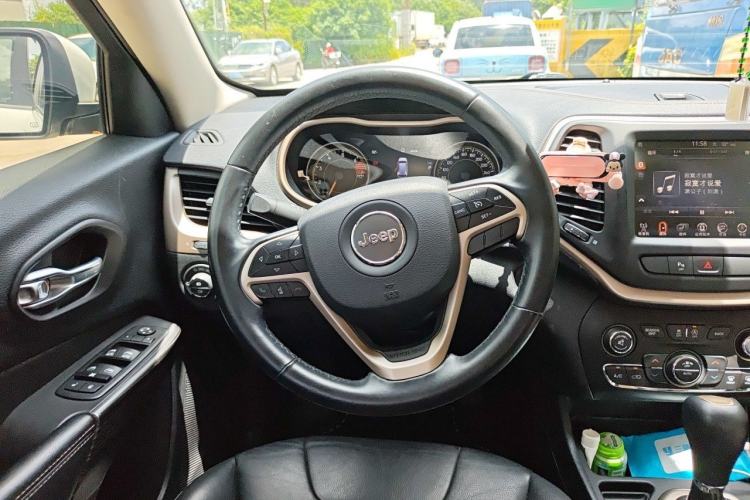 Used Jeep Cherokee 2017 2.0L Superior Edition Steering Wheel