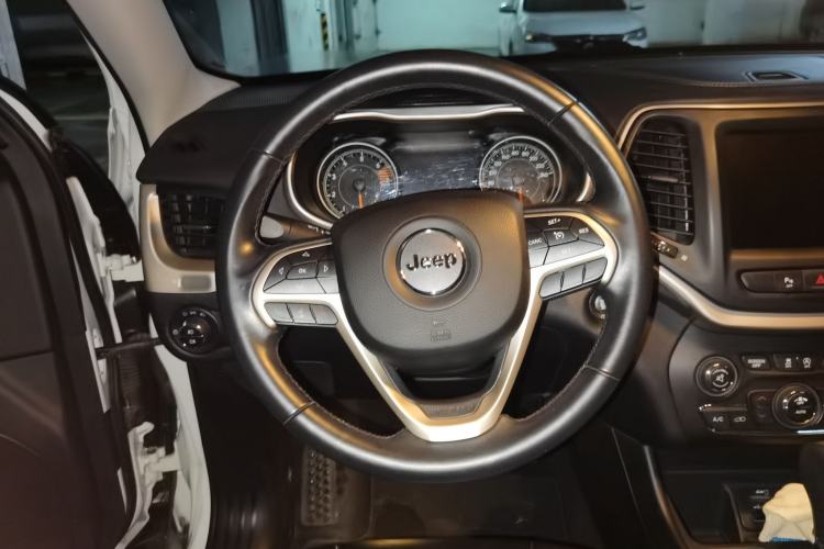 Used Jeep Cherokee 2017 2.0L Superior Edition Steering Wheel