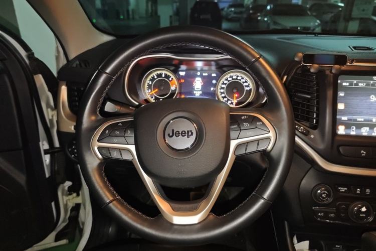 Used Jeep Cherokee 2017 2.4L Leading Smart Edition Steering Wheel