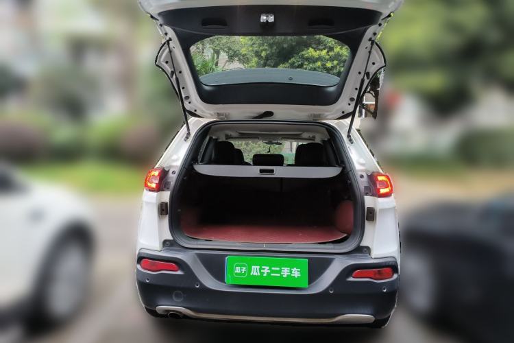 Used Jeep Cherokee 2017 2.0L Superior Edition Trunk