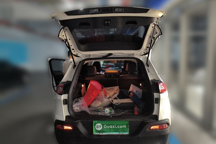 Used Jeep Cherokee 2017 2.4L Leading Smart Edition Trunk