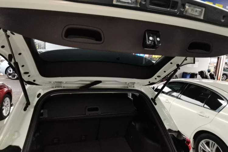 Used Jeep Cherokee 2017 2.0L Superior Edition Trunk