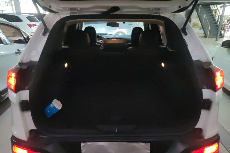 Used Jeep Cherokee 2017 2.4L Leading Smart Edition Trunk